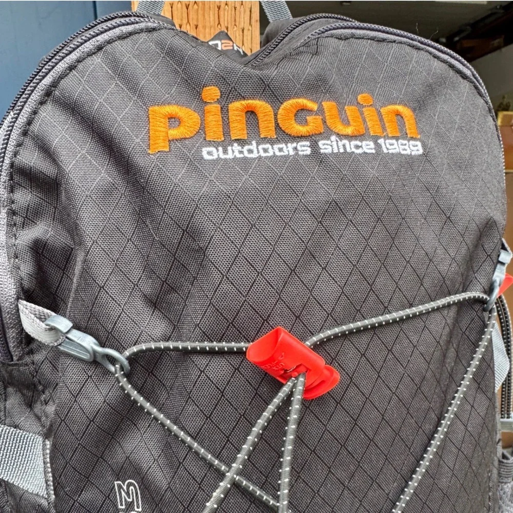 Pinguin Air 33 Hiking‎ Backpack Black Grey Ripstop H2O Hydration Daypack HICOR